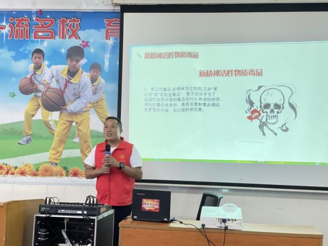 禁毒宣傳進校園，讓青春綠色無毒 (3).jpg