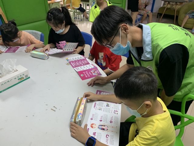 三鄉(xiāng)鎮(zhèn)開展“ 紅色引領(lǐng):禁毒先鋒我來當(dāng)”禁毒宣傳教育活動圖片5.jpg