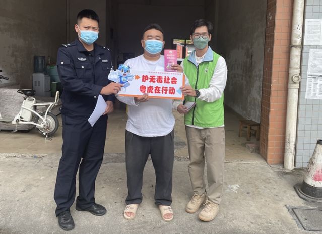 三鄉(xiāng)鎮(zhèn)開展“禁毒知識進(jìn)物流，安全寄遞無隱患”宣傳活動圖片3_副本.jpg