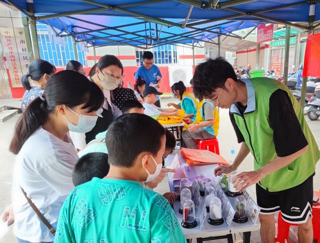 三鄉(xiāng)鎮(zhèn)開展“親子游園樂融融，大手小手齊禁毒“宣傳活動圖片2.jpg